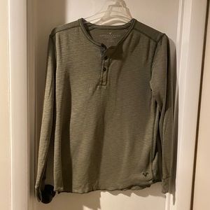 Men’s AE shirt, size medium